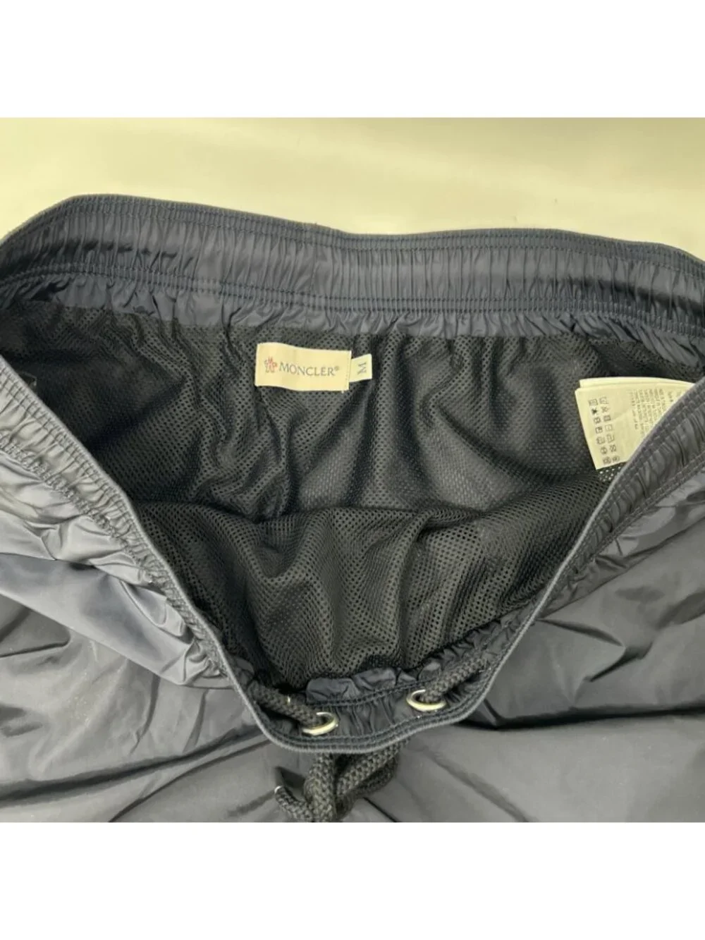 Moncler type22 material